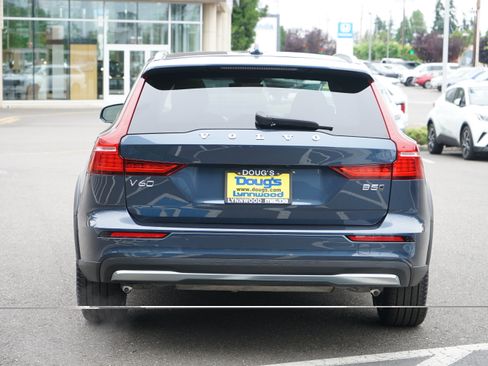 Used 2026 Volvo V60 B5 Cross Country Ultra AWD/4WD image 4