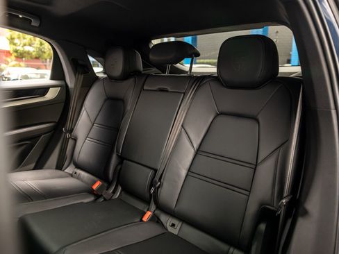 Certified 2025 Porsche Cayenne Coupe AWD/4WD image 45