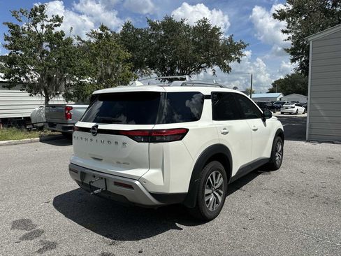 Used 2023 Nissan Pathfinder SL AWD/4WD image 6
