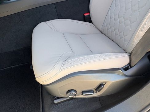 New 2026 Volvo XC60 B5 Plus w/ Protection Package Premier image 18