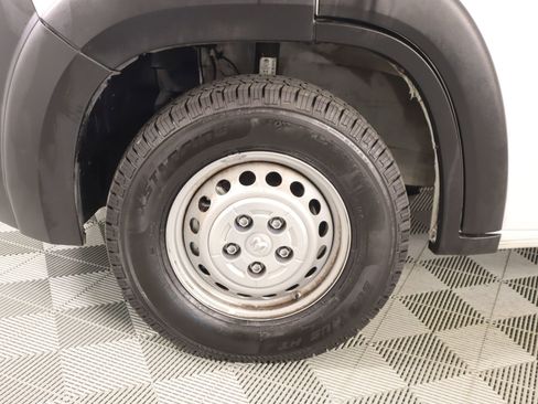 Used 2025 RAM ProMaster 2500 w/ Convenience Group image 15