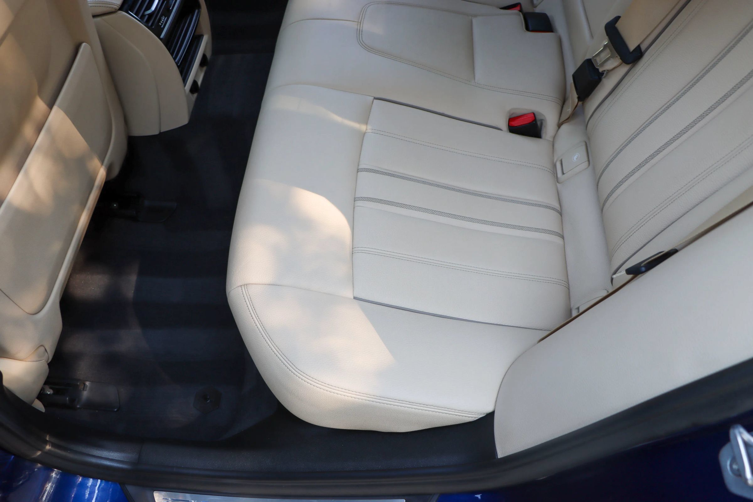 Used 2018 BMW 530e w/ M Sport Package 2 RWD image 18