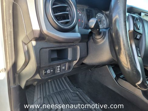 Used 2018 Toyota Tacoma TRD Off-Road w/ Technology Package image 17