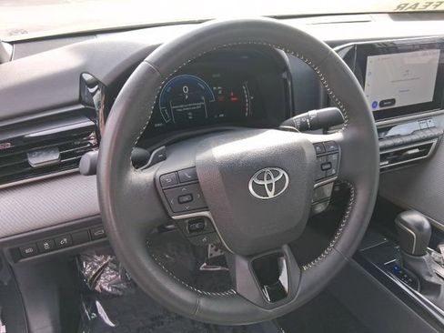 Used 2025 Toyota Camry SE w/ Convenience Package AWD/4WD image 18