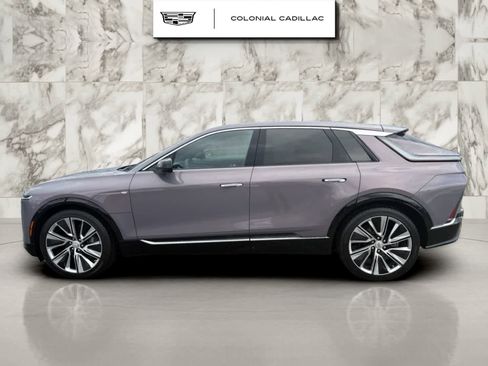 Used 2025 Cadillac Lyriq Luxury w/ LPO, Floor Liner Package AWD/4WD image 4