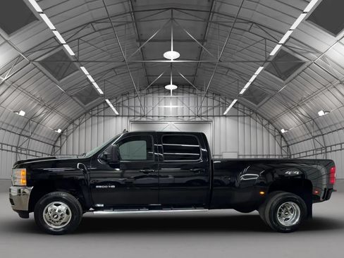 Used 2012 Chevrolet Silverado 3500 LTZ w/ LTZ Plus Package AWD/4WD image 2