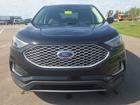 Used 2024 Ford Edge SEL w/ Convenience Package AWD/4WD image 3