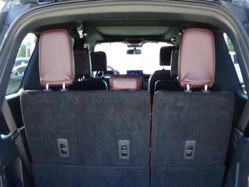 Used 2024 Ford Expedition Limited image 11