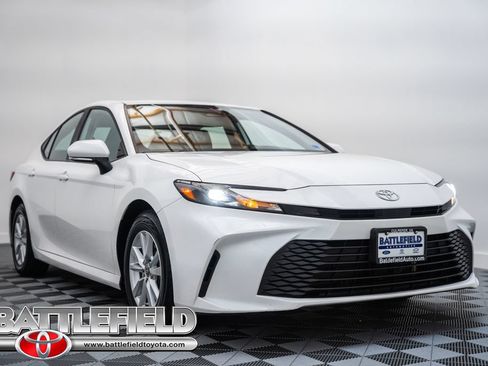 Certified 2025 Toyota Camry LE FWD image 1