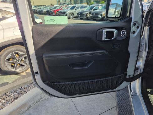 Used 2023 Jeep Wrangler Unlimited Sahara w/ Cold Weather Group AWD/4WD image 14
