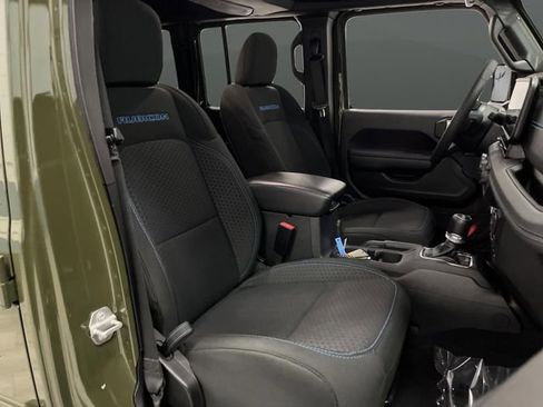 Used 2024 Jeep Wrangler Unlimited Rubicon 4xe image 28