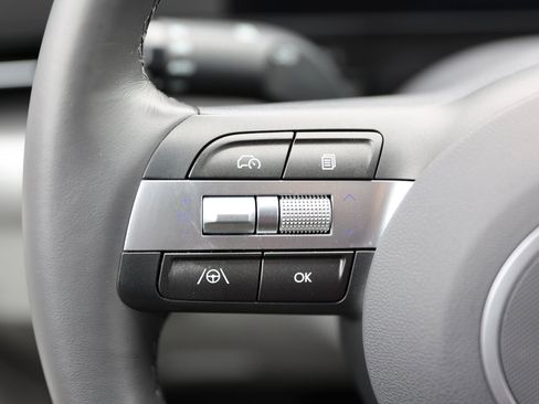 Certified 2025 Hyundai Kona SEL image 37