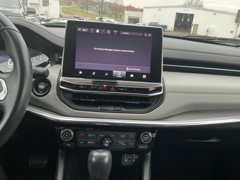 Used 2022 Jeep Compass Limited image 23