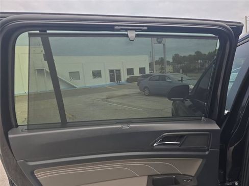 Used 2023 Volkswagen Atlas SE w/ Black Wheel Package FWD image 12