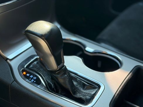 Used 2018 Jeep Grand Cherokee Altitude image 24