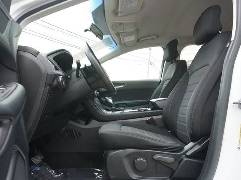 Used 2018 Ford Edge SE image 25