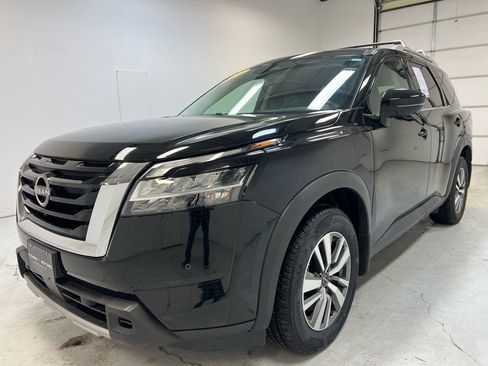 Used 2023 Nissan Pathfinder SL image 12