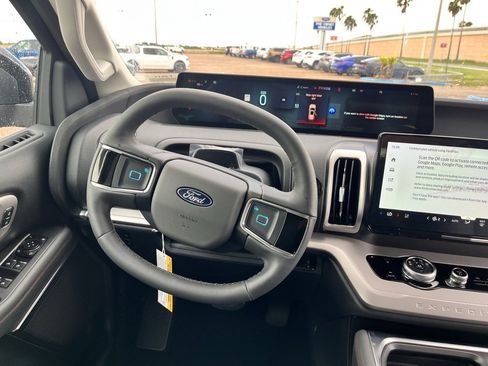 New 2025 Ford Expedition Active image 11