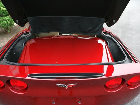Used 2006 Chevrolet Corvette Coupe w/ Preferred Equipment Group RWD image 9