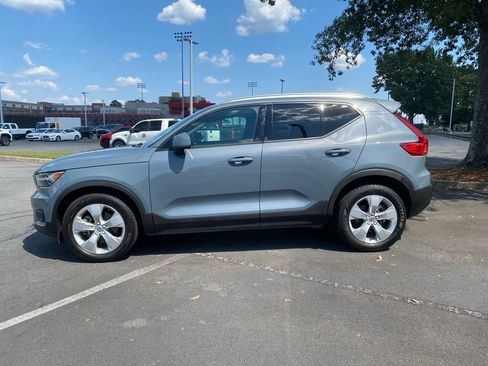 Used 2022 Volvo XC40 T5 Momentum AWD/4WD image 4