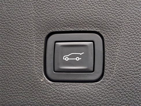 Used 2019 Chevrolet Traverse LT w/ LPO, Floor Liner Package image 29