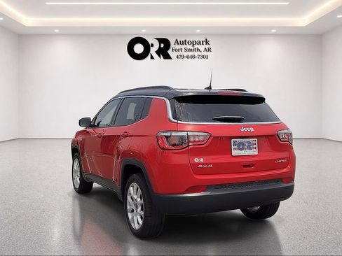 Used 2025 Jeep Compass Limited AWD/4WD image 4