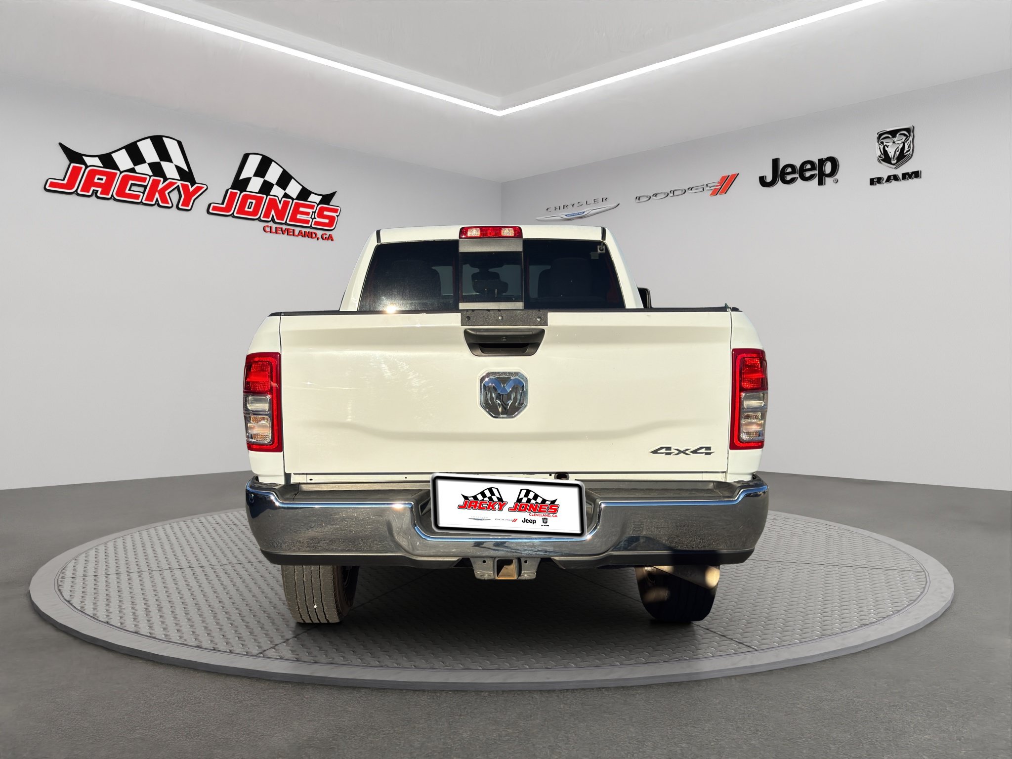Used 2024 RAM 2500 Tradesman w/ Chrome Appearance Group AWD/4WD image 4