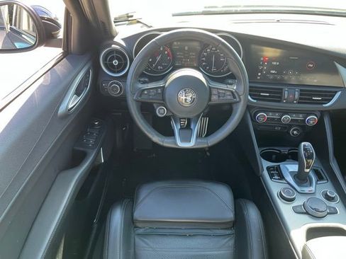 Used 2023 Alfa Romeo Giulia Veloce image 11