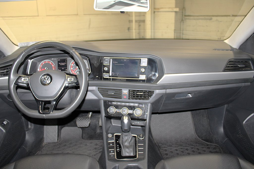 Used 2020 Volkswagen Jetta SE w/ SE Cold Weather Package FWD image 9