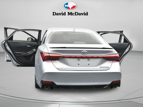 Used 2022 Toyota Avalon Touring image 16