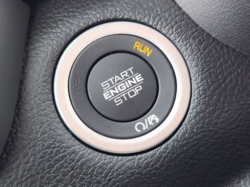 New 2026 RAM 2500 Laramie w/ Sport Appearance Package AWD/4WD image 18