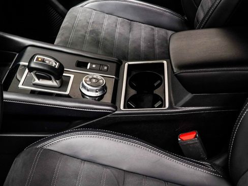 Used 2024 Mitsubishi Outlander SE image 17