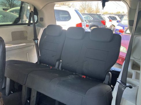 Used 2010 Dodge Grand Caravan SE image 28