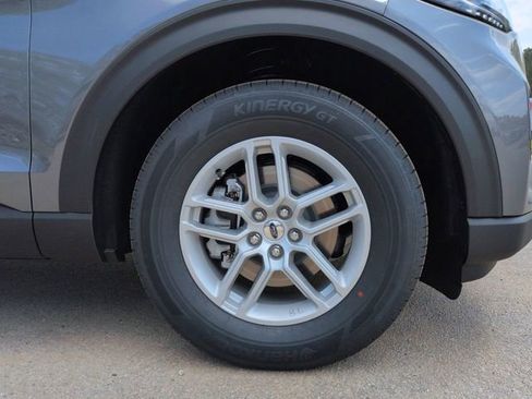 New 2026 Ford Explorer Active RWD image 10