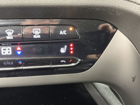 Used 2023 Buick Envision Essence AWD/4WD image 25