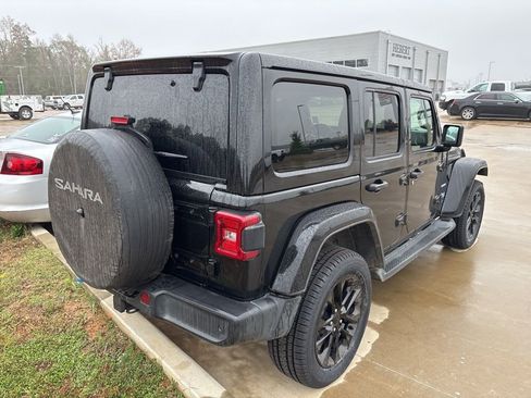 Used 2021 Jeep Wrangler Unlimited Sahara w/ Cold Weather Group image 7