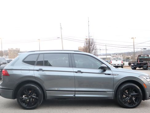 Used 2023 Volkswagen Tiguan SE R-Line image 6