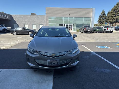Used 2017 Chevrolet Volt Premier w/ Driver Confidence II Package image 3