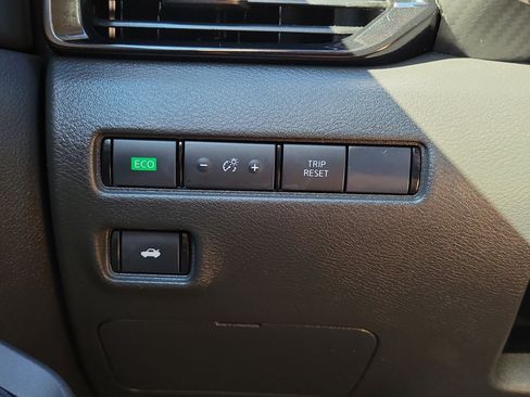 Certified 2024 Nissan Sentra SV FWD image 29