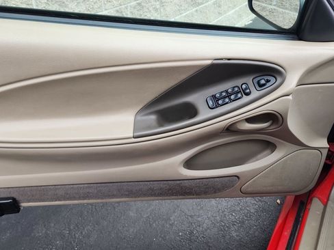 Used 2001 Ford Mustang Convertible RWD image 4