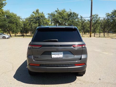 Used 2024 Jeep Grand Cherokee Altitude AWD/4WD image 5