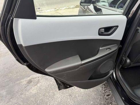 Used 2020 Hyundai Kona SE image 14