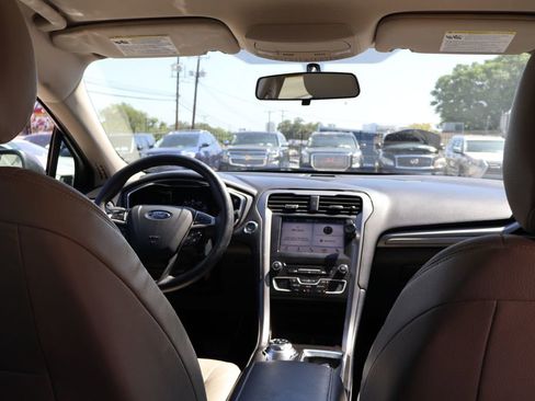 Used 2017 Ford Fusion SE w/ Fusion SE Technology Package FWD image 40