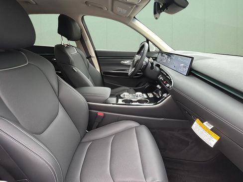 Certified 2026 Genesis GV70 2.5T AWD/4WD image 40