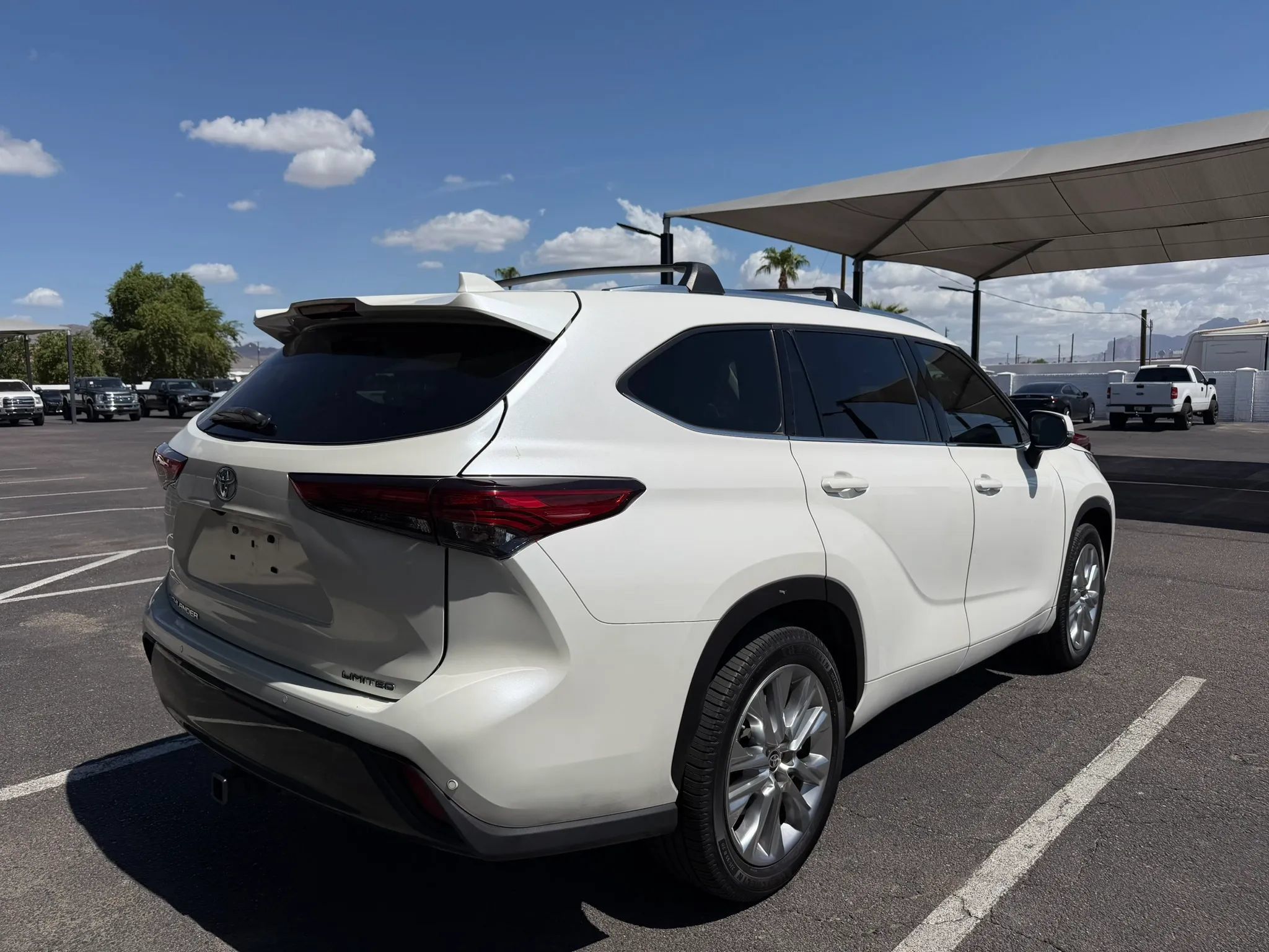 Used 2020 Toyota Highlander Limited FWD image 12