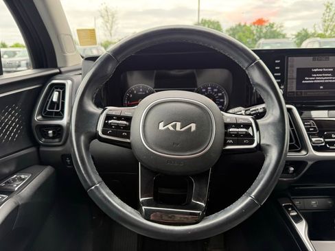Used 2022 Kia Sorento S FWD image 13