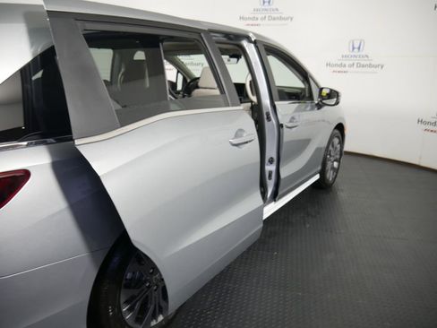 New 2026 Honda Odyssey Touring image 6