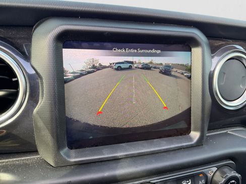 Used 2023 Jeep Wrangler Unlimited Sahara image 19