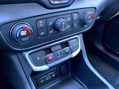 Used 2022 GMC Terrain SLE w/ Driver Convenience Package image 57