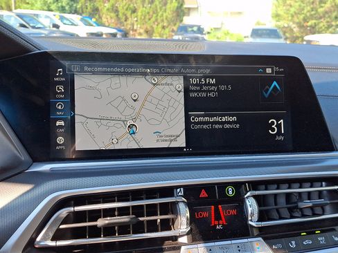 Used 2021 BMW X5 xDrive45e w/ Parking Assistance Package AWD/4WD image 18